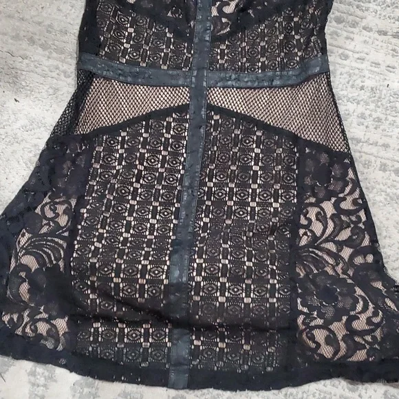 Black and nude overlay lace mini dress L / LG - Picture 4 of 10